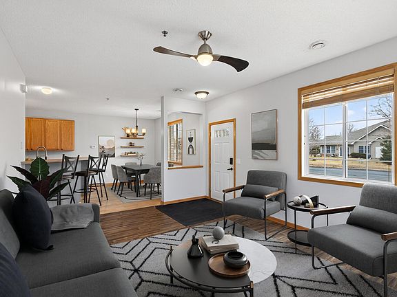 3rd image of 412 Frederick Cir