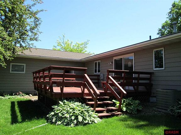 3rd image of 25 Willow Dr
