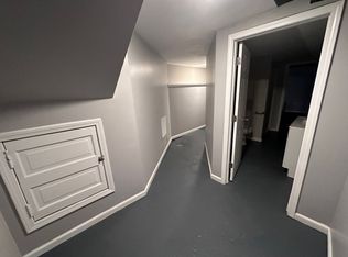 $900 - 3 bed 1 bath - Beautiful apartment located in College Hill, Wichita, KS 67208