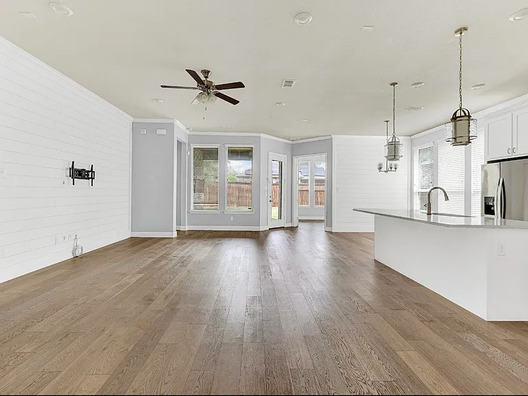3042 Seattle Slew Dr — Photo 3