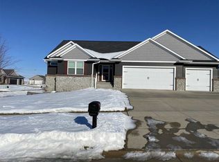 6403 Grant Ct SW, Cedar Rapids, IA 52404