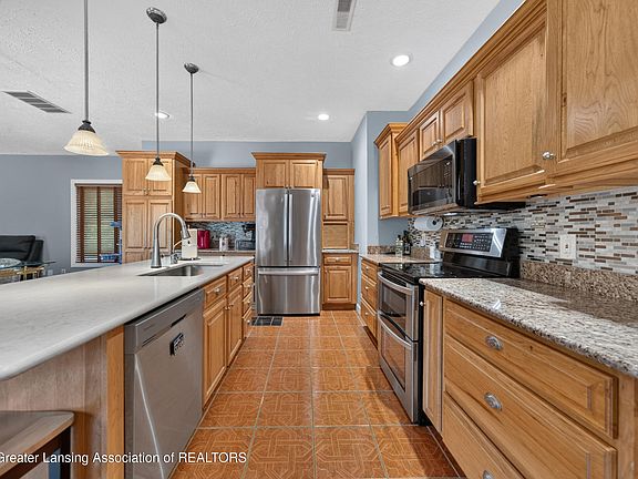3rd image of 4711 Pardee Rd