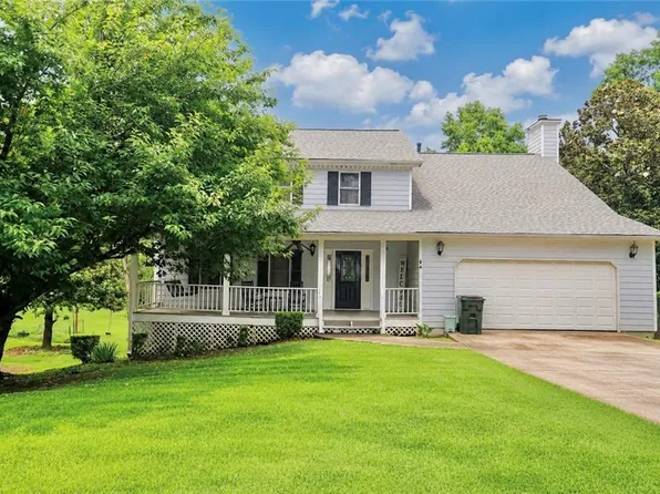 1710 Meadowchase Ct, Snellville, GA 30078
