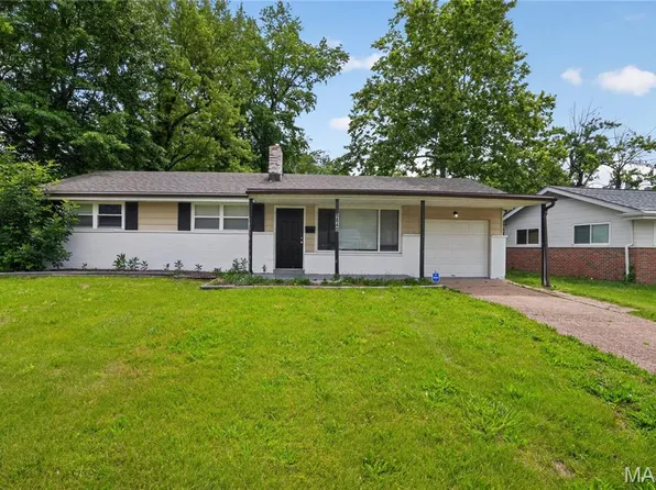 9840 Omega Dr, Saint Louis, MO 63136
