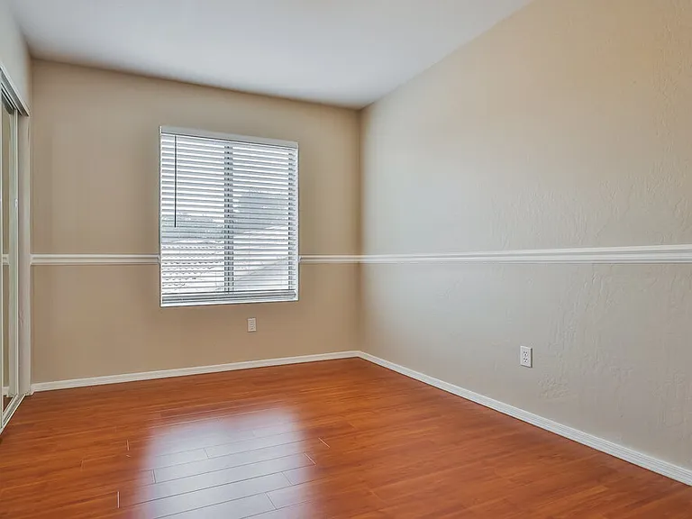 942 E Whitten St — Photo 14