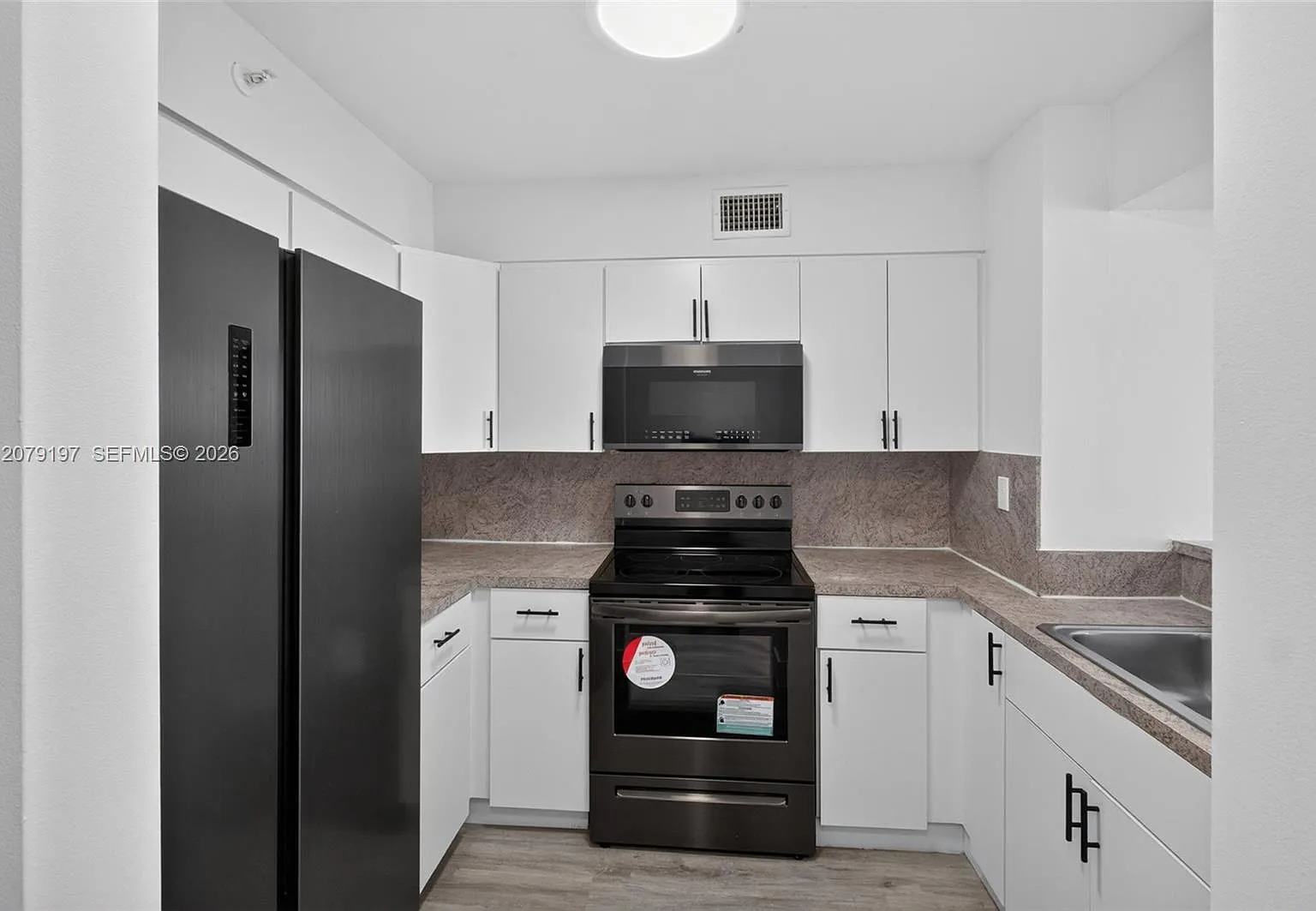 501 SW 1st St — Photo 3