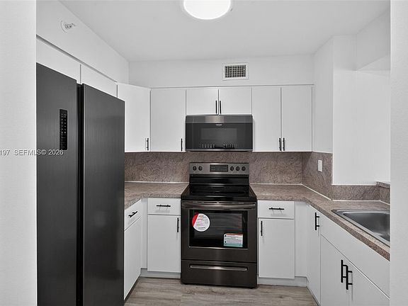 3rd image of 501 SW 1st St APT 607