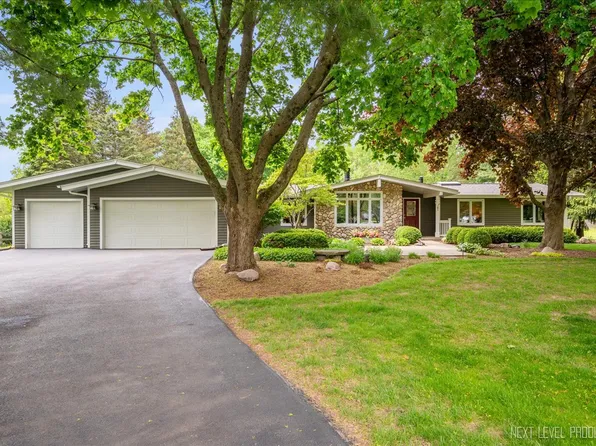 6N198 Old Homestead Rd, Saint Charles, IL 60175