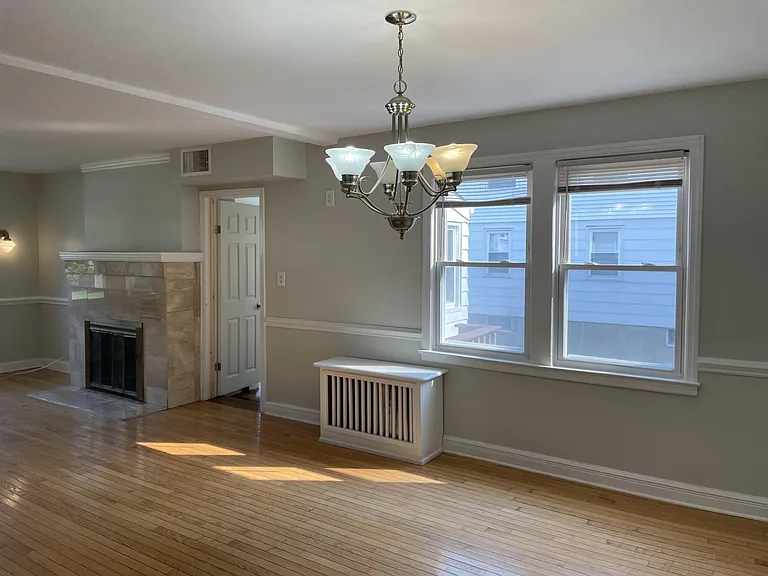 9 Royal Ave — Photo 4