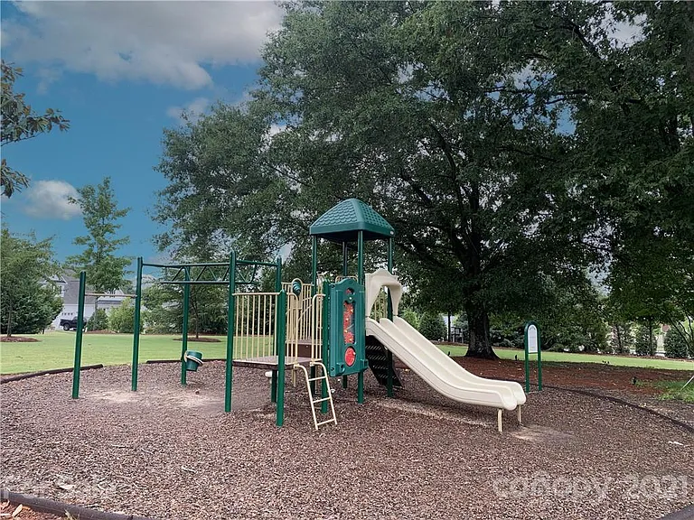 4020 Whittier Ln — Photo 32