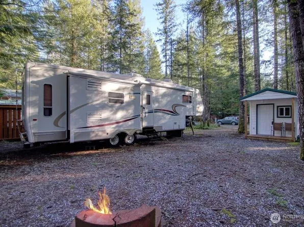 161 Christmas Tree Circle, Deming, WA 98244