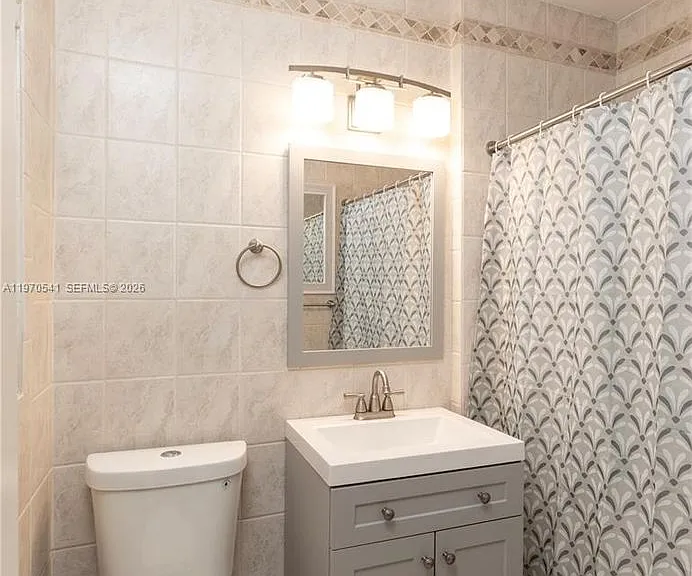 1350 Mendavia Ave — Photo 18