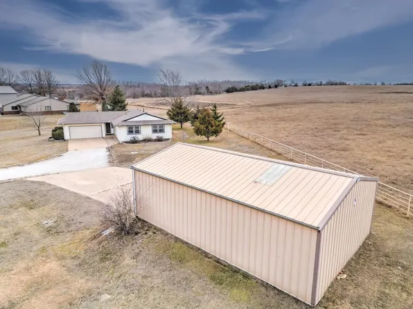 8739 192nd Rd, Winfield, KS 67156