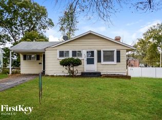 216 Perthshire Rd, Saint Louis, MO 63137