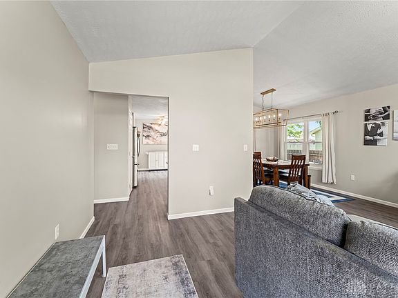 3rd image of 5 Creekside St