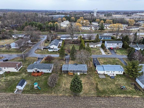 4th image of 17 Columbus Dr