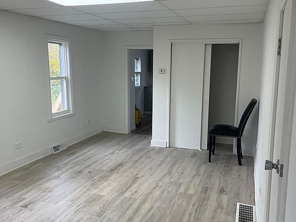4th image of 15824 Vine Ave