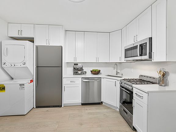 4th image of 3037 N Southport Ave #2R