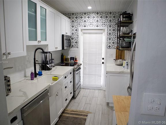 4th image of 430 NW 60th Ave #0
