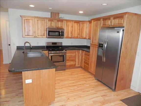 Kitchen - Stainless appliances, solid surface counter, deep sink, built in microwave