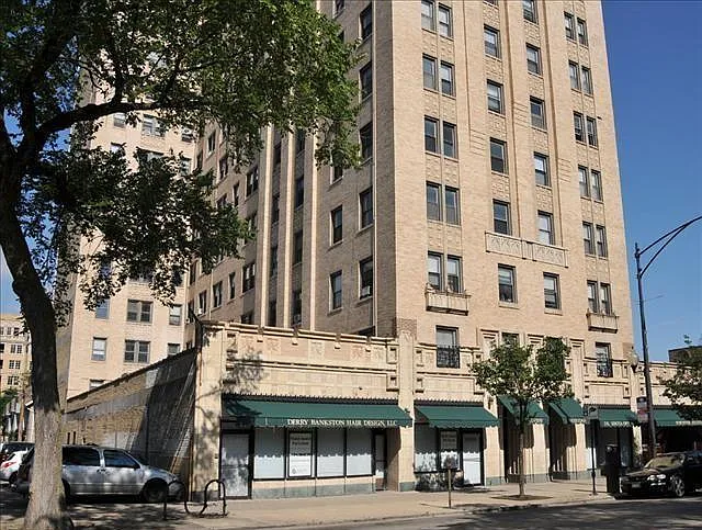 Uptown Regency - 5050 N Sheridan Rd — Photo 1