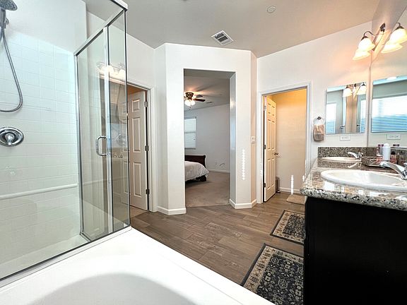 4th image of 15232 Chatsworth Ave #2