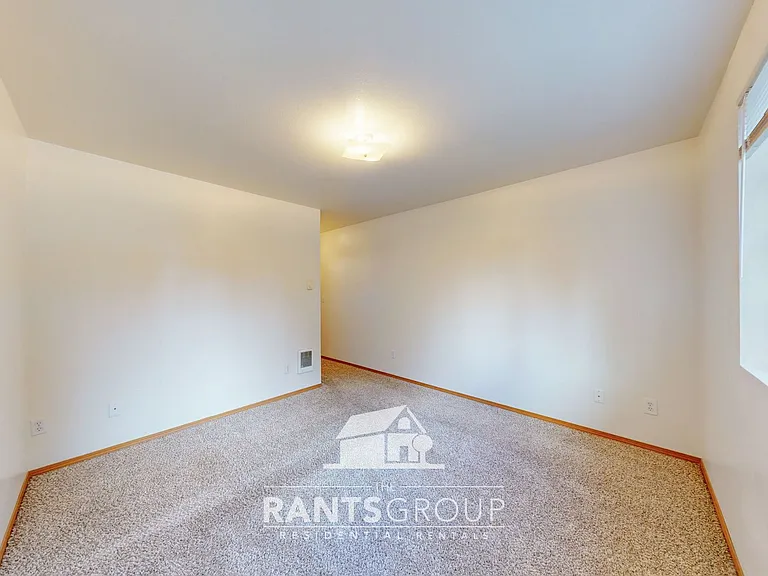 695R — Photo 20