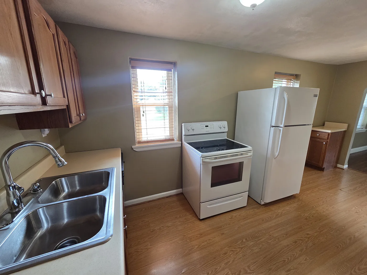 2 bed, 1000 sqft, $1,000 — Photo 4