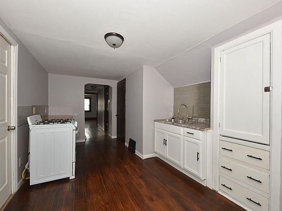 3rd image of 2620 N Hubbard St #2