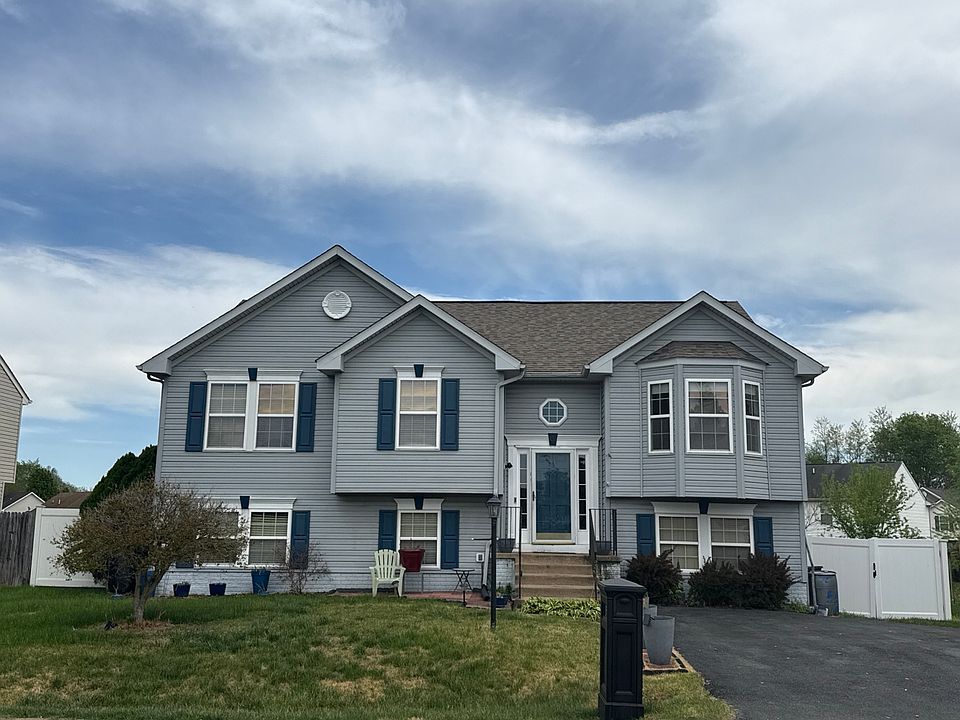 1st image of 151 Charlotte Ct