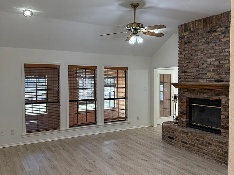 203 S Cowan St — Photo 2