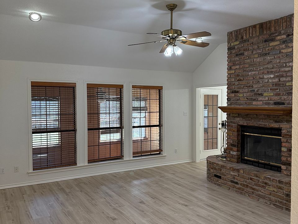2nd image of 203 S Cowan St