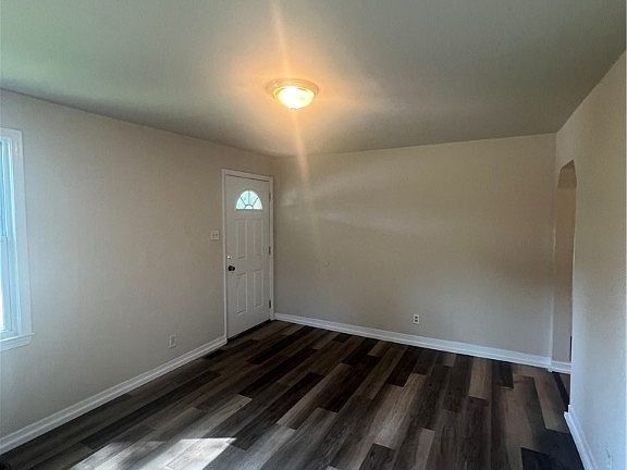 3rd image of 2407 Oaklawn Blvd