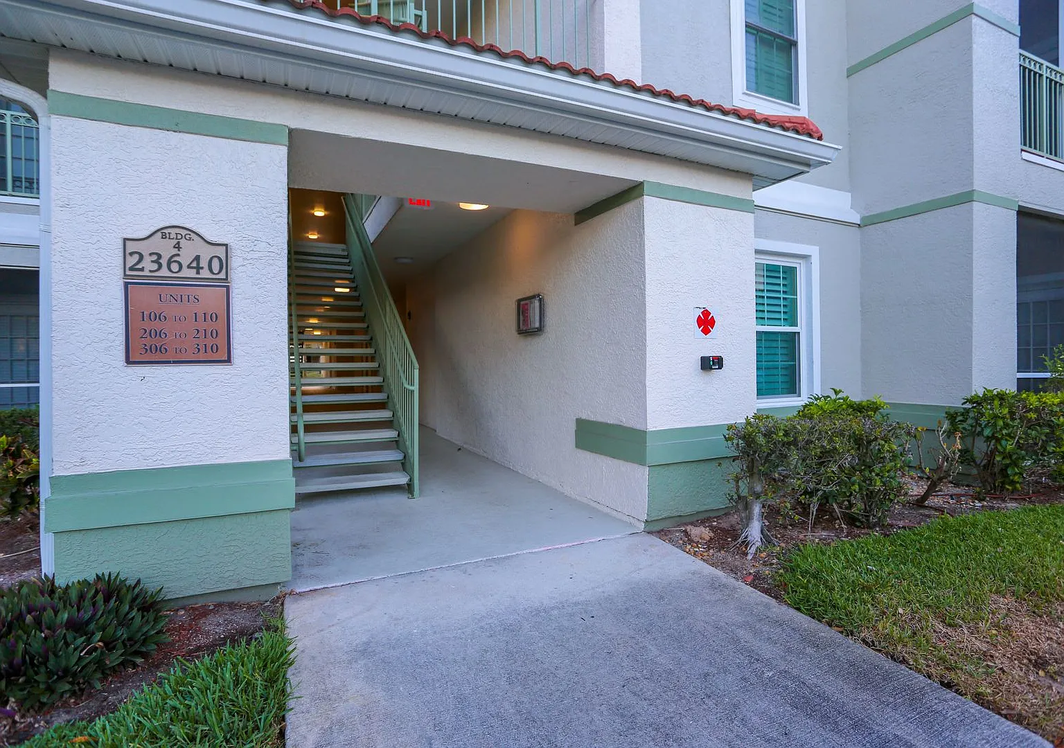 The Tides At Pelican Landing**Great Location**Walk To Coconut Point** 2/2 Condo ** Unfurnished An... — Photo 3