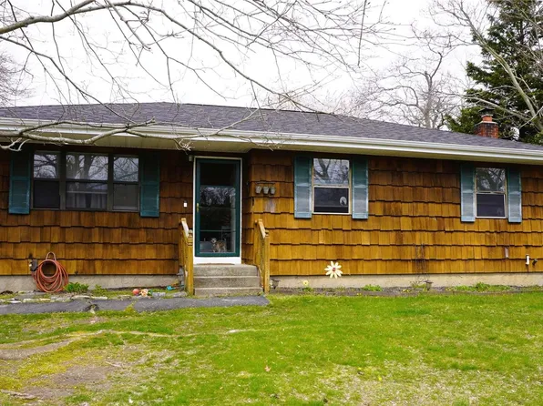 7 Fairview Street, Mastic, NY 11950