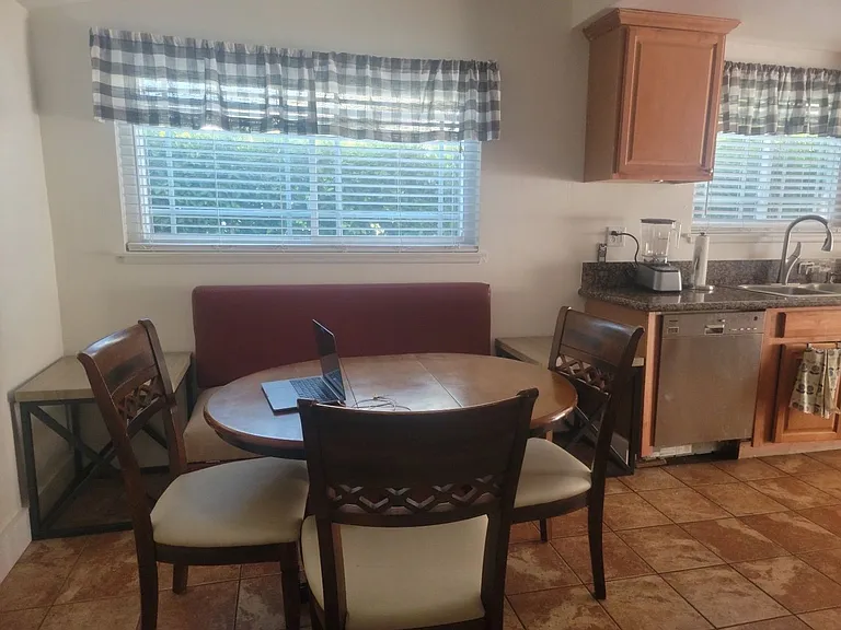 11427 Stranwood Ave — Photo 7