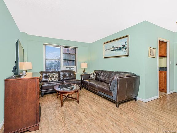 4th image of 180 Pearsall Dr APT 1H