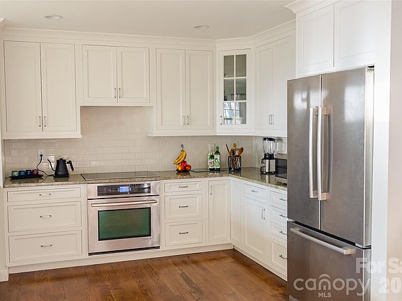 4th image of 11 Lila Ln