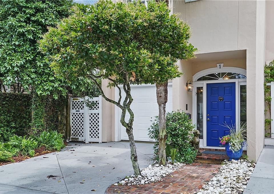 1st image of 1028 Beachview Dr APT 1