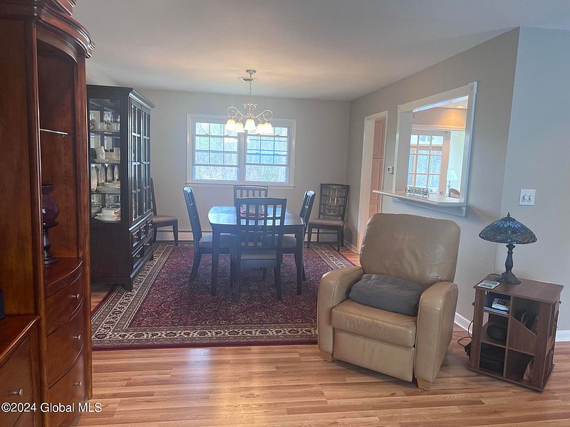 5th image of 25 Hadel Road