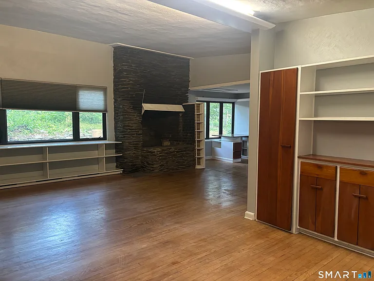 136 Forest Rd — Photo 3