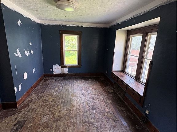 4th image of 823 W 17th St