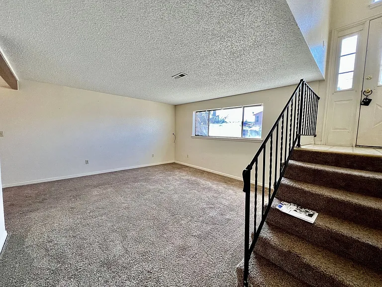 508 E 7th St — Photo 3