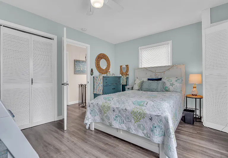 227 Bay Ter — Photo 16