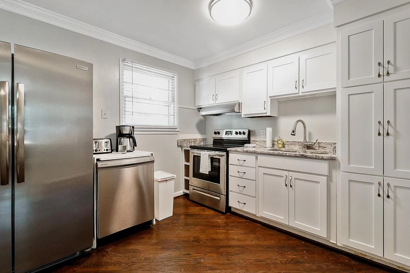 4 bed, 1.5 bath, 1152 sqft, $3,700 — Photo 4