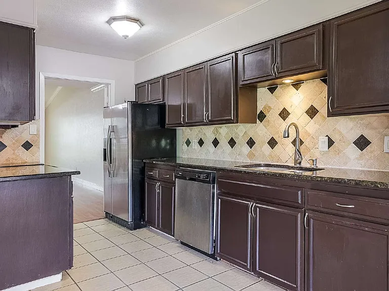 13619 Flagstone Ln — Photo 4