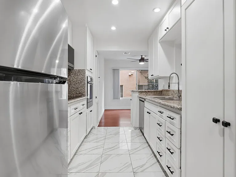 124 N Clark Dr #107 — Photo 7