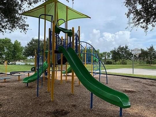 3rd image of 15475 Aqua Cir