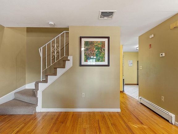 4th image of 13 Acorn St #13