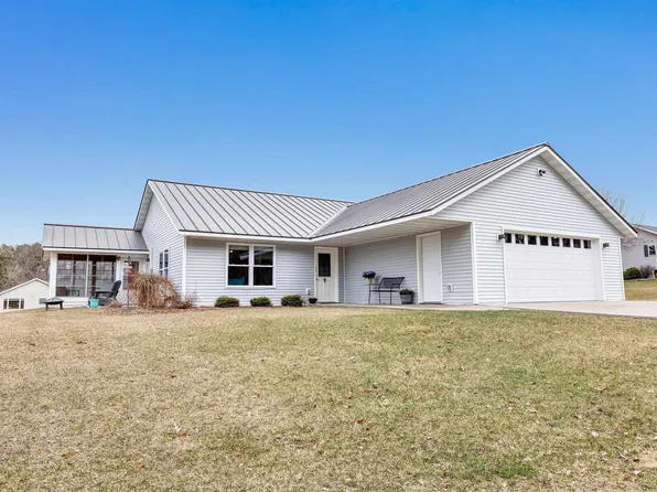 840 Buffalo Ridge Ln, Waupaca, WI 54981